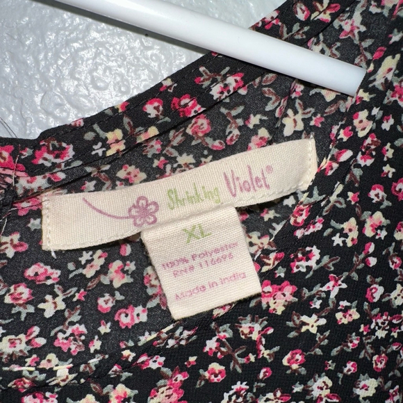 Women's Shrinking Violet Top XL Black Floral pocket front petal sleeve polyester - Picture 10 of 10
